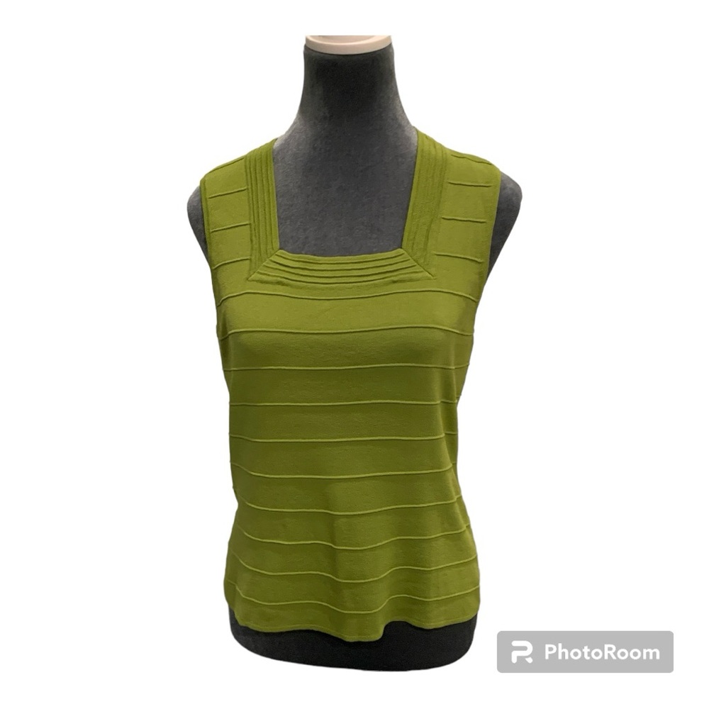 SALE 2/$15 or 3/$20! Green Cable & Gauge Sleeveless Knit Top! SZ/M